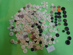 + De 220g De Boutons Ancien En Verre Lot 2 - Buttons