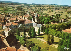 Delcampe - Cluny.. Belle Vue Aérienne De L'Abbaye - Cluny