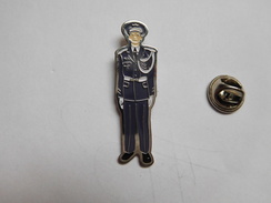 Beau Pin's  , Police Nationale , Policier En Tenue - Police