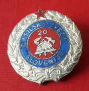 Silver Medal 20 Years Fire Federation Of Slovenia Firefighters Association Of Slovenia Firefighter Helmet - Feuerwehr