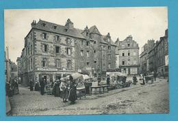 CPA 1 - Marché,Vieilles Maisons, Place Du Marché LANDERNEAU 29 - Landerneau