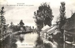N°47499 -cpa Ecouché -déversoir Du Moulin Et Les Lavoirs- - Ecouche