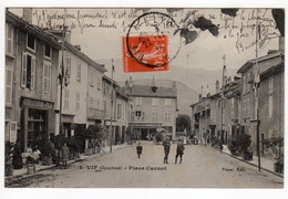 38-VIF ( Dauphiné)-Place Carnot- Commerces " Vincendon Fils", Pharmacie,Café - Personnages- CPA Animée Scans Recto-verso - Vif