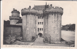 Cp , 61 , ALENÇON , Porte De L'ancien Château, Flanquée De Deux énormes Tours à Mâchicoulis - Alencon