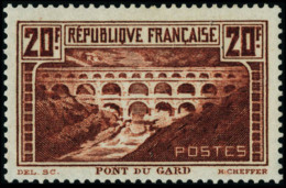 Neuf Avec Charnière N°262A. 20f Pont Du Gard. Papier Opaque.T.B. - Autres & Non Classés