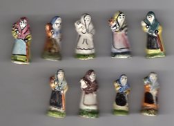 LOT 9 Fèves FEMME AU FAGOT - CRECHE - SANTONS De Différentes Séries - Santini