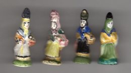 LOT 4 Fèves FEMME PORTEUSE CRUCHE, PANIER & PARAPLUIE - CRECHE - SANTONS De Différentes Séries - Santons