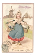 CPA Fantaisie JOYEUSES PAQUES Fille En Costume Hollandais Portant 2 Paniesr D'oeufs Voiliers & Moulin Légèrement Gaufrée - Ostern