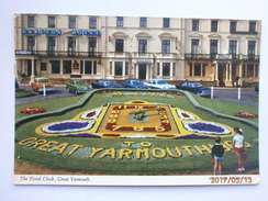 Postcard The Floral Clock & Carlton Hotel Great Yarmouth Postally Used 1977 My Ref B11100 - Great Yarmouth