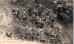 FOLKLORE  -- AU PAYS BASQUE -- N° 220 - Soldat Espagnols à La Frontière - Personajes