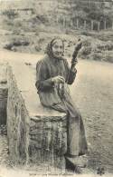 Delcampe - LES PYRENEES   VIEILLE FILEUSE - Midi-Pyrénées