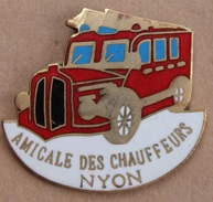 AMICALE SAPEURS POMPIERS - CHAUFFEURS  - NYON - CANTON DE VAUD - VIEUX VEHICULE  - SUISSE - FEUERWEHRMANN - FIRE -  (17) - Bomberos