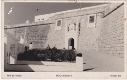 Delcampe - POSTCARD  MOZAMBIQUE MOÇAMBIQUE - FORTRESS GATE - Mosambik
