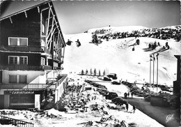 38-CHAMROUSSE- LE CENTRE DE LA STATION, ET LES PISTES DE LA CROIX DE CHAMROUSSE - Chamrousse