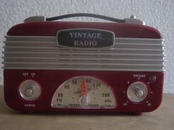 VINTAGE RADIO 40 S EN BAKELITE ROUGE OU PLASTIQUE DUR - Aparatos