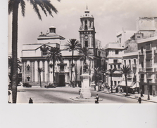 CPSM 10X15. ESPAGNE . CADIZ. Plaza De La Catedral E Iglesia De Santiago - Cádiz