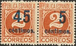 II REPUBLICA. Cifras Con Sobrecarga. * MH 744tc(2) 45 Cts Sobre 2 Cts Castaño, Pareja. Un Sello FALTA CIFRA "4". - Autres & Non Classés