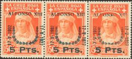 SIGLO XX. Emisiones De La Cruz Roja. ** MNH 385(2), 385t 5 Pts Sobre 50 Cts Naranja, Tira De Tres. Un Sello Variedad "16 - Andere & Zonder Classificatie