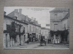 VIENNE  86    LES TROIS- MOUTIERS    -   LA  GRANDE RUE    -   HOTEL  DE L´ UNION     TRES   ANIME    TTB - Les Trois Moutiers