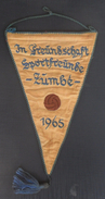In Freundschaft Sportfreunde Zumbe 1965  FOOTBALL CLUB, SOCCER / FUTBOL / CALCIO, OLD PENNANT, SPORTS FLAG - Bekleidung, Souvenirs Und Sonstige
