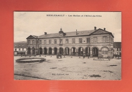 * CPA..dépt 61..MERLERAULT  :  Les Halles Et L' Hôtel De Ville  : Voir 2 Scans - Le Merlerault