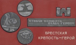 Russia / Russland: Box Gemischte Ware Russland, Ein Paar Moderne Briefmarken Russland Auf Steckkarten, Eine Schachtel Mi - Russie