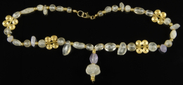 Schmuck: Kette, 43,5cm Lang Und 45g Schwer, Bestehend Aus 36 Unterschiedlichen Bergkristallperlen (auch Heller Amethyst) - Other & Unclassified