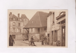 CPA DPT 61 ECOUCHE, LES ABORDS DE LA PLACE, TOUR ET VIEILLE MAISON - Ecouche