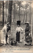 FOLKLORE -- Les LANDES -- N° 1951 - Dans Les Landes - Résinières Faisant La Causette - Autres & Non Classés