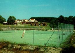 CUNLHAT , Les Courts De Tennis - Cunlhat