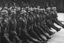 Militaria WW2 - Défilé Allemand Au Pas De L'oie à Varsovie Le 5 Octobre - 1939-45