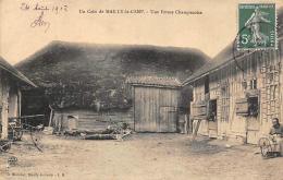 Mailly     10     Une Ferme Champenois.   Fileuse Au Rouet - Mailly-le-Camp