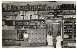 * T1/T2 1941 Dés, Dej; Hangya Típusbolt, BelsÅ‘ Eladókkal / Cooperative Shop Interior,... - Zonder Classificatie