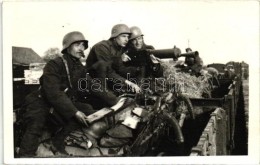 ** T2 Vagonokban Kialakított TüzelÅ‘állás / WWII Hungarian Fire Position On Wagons, Photo - Unclassified
