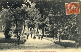 CPA  (92) SCEAUX Lycée Lakanal Une Grande Allée Dans Le Parc  (B.BUR) - Sceaux