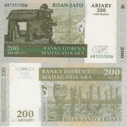 (B0064) MADAGASCAR 2004. 200 Ariary = 1000 Francs. P-87. UNC - Madagaskar