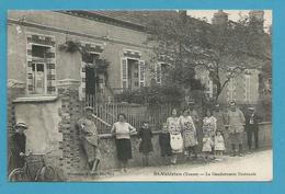 CPA Gendarmes Gendarmerie Nationale ST-VALERIEN 89 - Saint Valerien