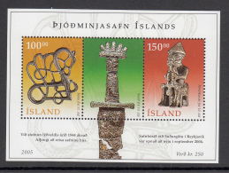 Iceland MNH 2005 Scott #1036 Souvenir Sheet Of 2 + Label - National Museum Artifacts - Neufs