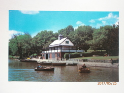 Postcard The Lake [ Boating ] Llandrindrod Wells Powys Wales My Ref B11152 - Radnorshire
