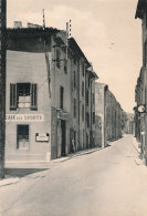 83 // LA ROQUEBRUSSANE    Grand Rue Et Embranchement Route De Mazaugues / CAFE DES SPORTS - La Roquebrussanne