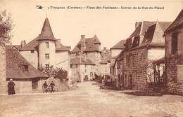 19-TREIGNAC- PLACE DES PENITENTS-ENTREE DE LA RUE DU PLAUD - Treignac