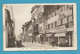 CPSM 521 - Commerces Marchands Cartes Postales Rue Anatole France OYONNAX 01 - Oyonnax