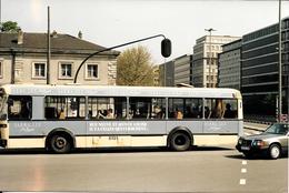 Bruxelles (1000) : L'autobus 8131 Aux Couleurs De Sarma Lux Longeant Les Ecuries Royales, Rue Ducale. Carte-Photo Rare. - Nahverkehr, Oberirdisch