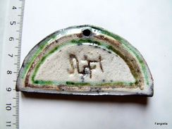 Pendentif Céramique Raku émaillé écru Vert Artisanal Environ 74x38x5mm   Une Superbe Pièce De Créateur Réalisée En Raku - Perles