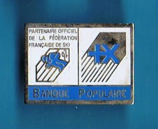 PIN´S //  ** BANQUE POPULAIRE ** PARTENAIRE OFFICIEL ** DE LA FÉDÉRATION FRANÇAISE DE SKI ** 92 ** - Banken