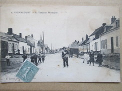 SOMME  80   VIGNACOURT   -   LE TAMBOUR MUNICIPAL     TRES   ANIME       ROUSSEURS - Vignacourt