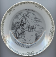 Assiette, Sport, Le Cyclisme, Signé R.Roger, St Amand, D = 19 Cm, Verdâtre - Saint Amand (FRA)