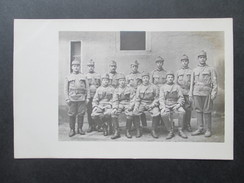 AK Österreich 1. WK?! Österreichische Armee / Heer. 11 Soldaten / Kleine Truppe / Regiment. Messer. - Guerre 1914-18
