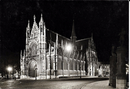 BRUXELLES (1000) : Vue Nocturne, Depuis Le Petit Sablon, De L'Eglise N.-D. Des Victoires Illuminée. CPSM. - Bruxelles La Nuit