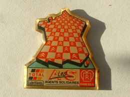 PIN'S CITROËN - LES AGENTS SOLIDAIRES - TOTAL - CARTE DE FRANCE - Citroën